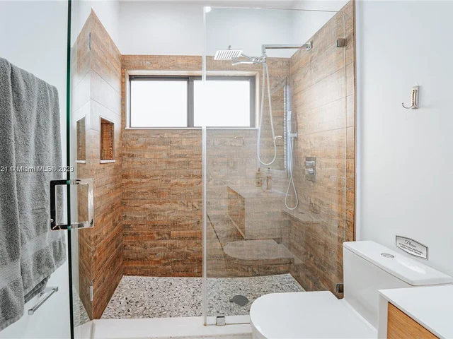 7601 Coquina Dr, North Bay Village FL 33141