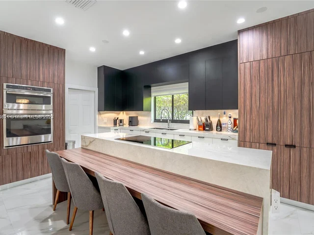 7601 Coquina Dr, North Bay Village FL 33141