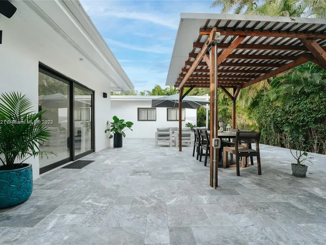 7601 Coquina Dr, North Bay Village FL 33141