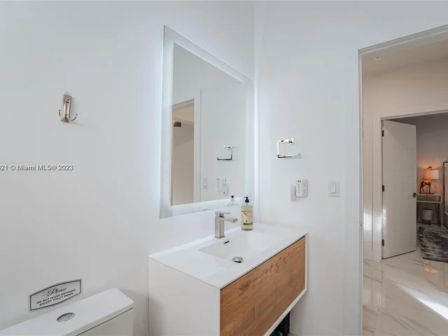 7601 Coquina Dr, North Bay Village FL 33141