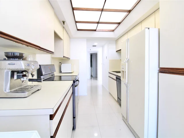 520 Brickell Key Dr # A1515, Miami FL 33131