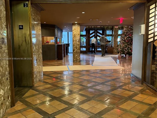 520 Brickell Key Dr # A1515, Miami FL 33131