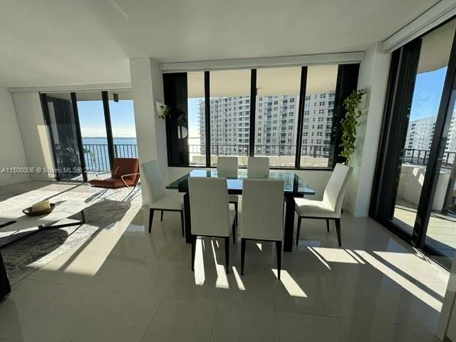 520 Brickell Key Dr # A1515, Miami FL 33131