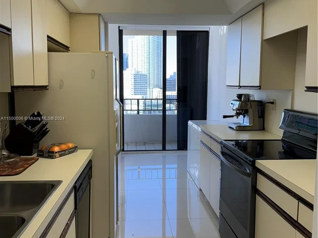 520 Brickell Key Dr # A1515, Miami FL 33131