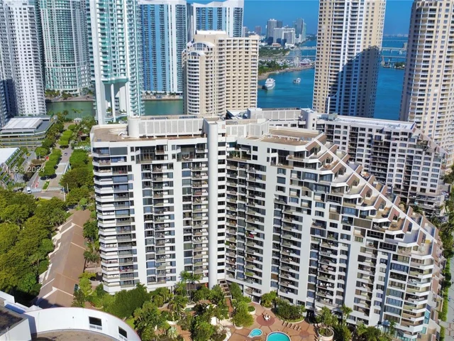 520 Brickell Key Dr # A1515, Miami FL 33131