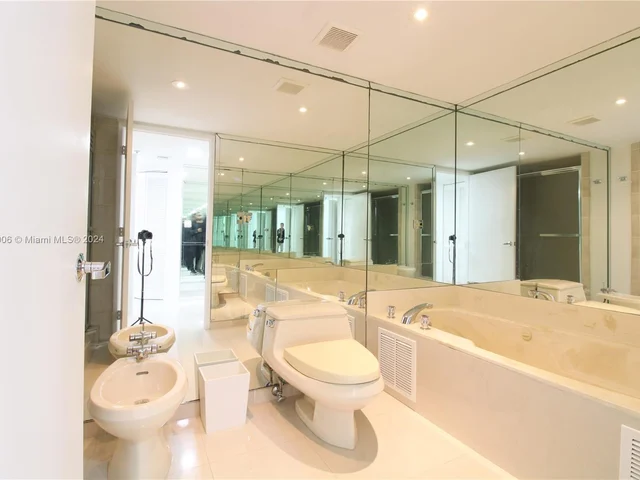 520 Brickell Key Dr # A1515, Miami FL 33131