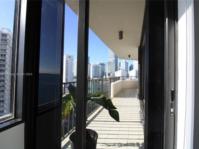 520 Brickell Key Dr # A1515, Miami FL 33131