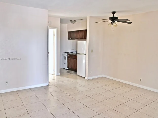 417 NW 2nd Ave # 12, Hallandale Beach FL 33009