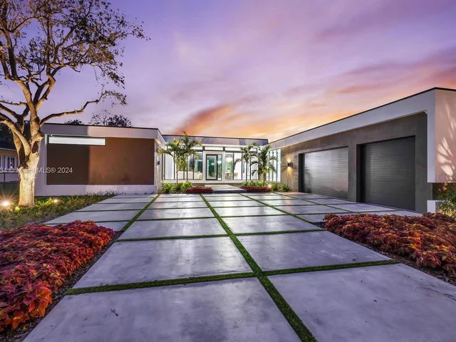 7655 SW 83 Ct, Miami FL 33143