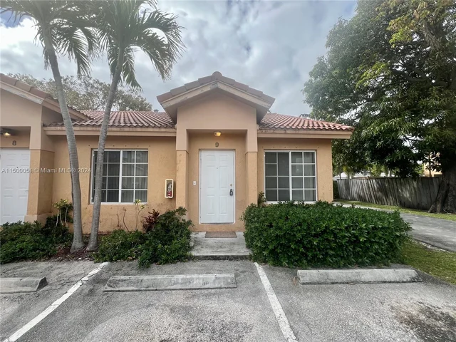 117 SE 3rd Ave # 9, Hallandale Beach FL 33009