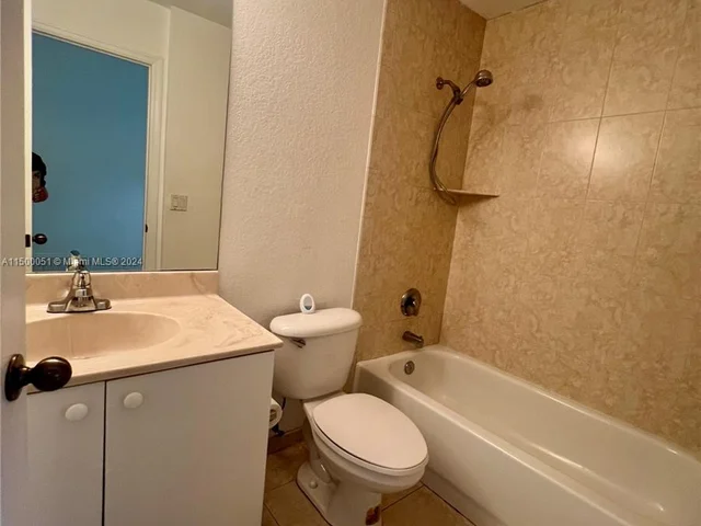 117 SE 3rd Ave # 9, Hallandale Beach FL 33009