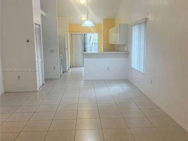 117 SE 3rd Ave # 9, Hallandale Beach FL 33009