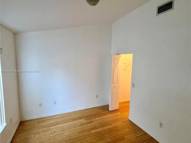 117 SE 3rd Ave # 9, Hallandale Beach FL 33009