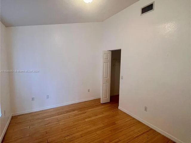 117 SE 3rd Ave # 9, Hallandale Beach FL 33009