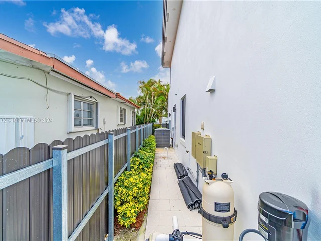 6535 SW 26th St, Miami FL 33155