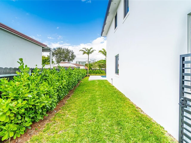 6535 SW 26th St, Miami FL 33155