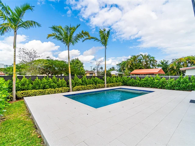 6535 SW 26th St, Miami FL 33155