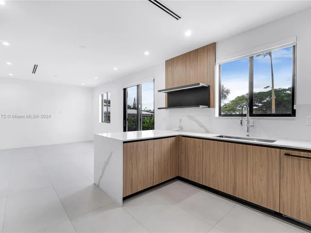 6535 SW 26th St, Miami FL 33155