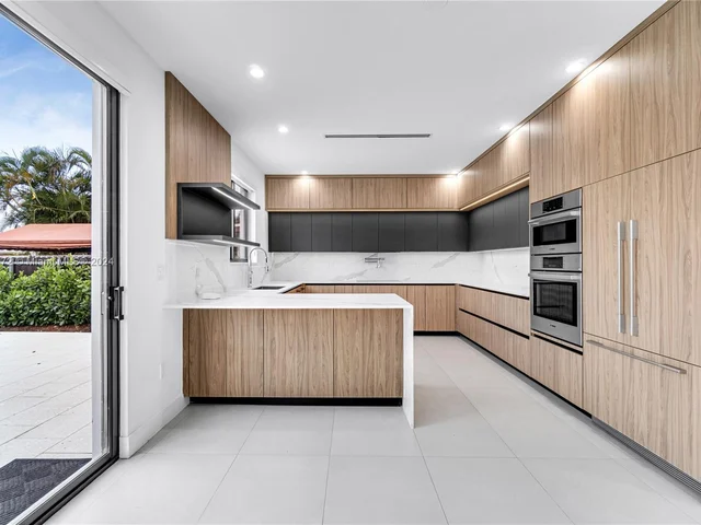 6535 SW 26th St, Miami FL 33155