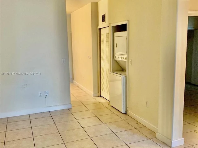 1662 SE 27th Dr # 100, Homestead FL 33035