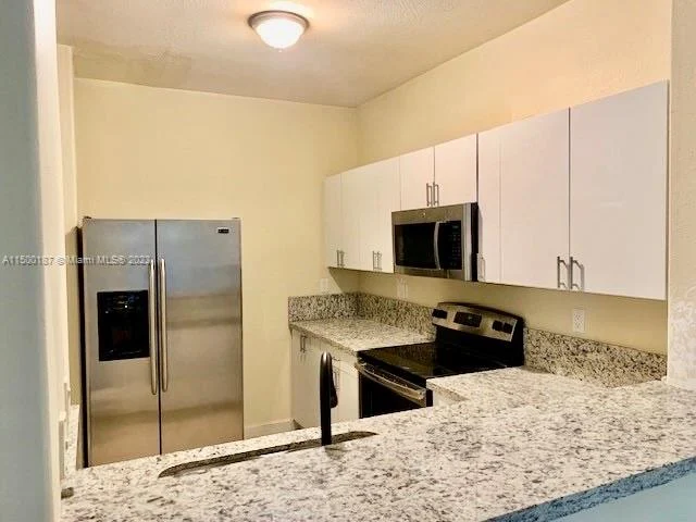1662 SE 27th Dr # 100, Homestead FL 33035