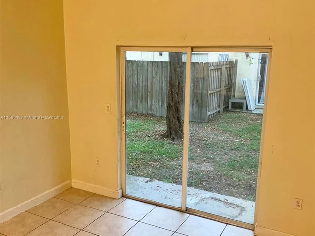 1662 SE 27th Dr # 100, Homestead FL 33035