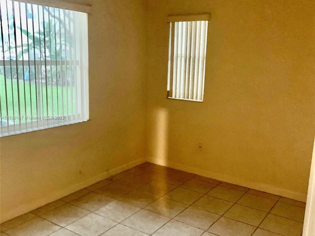 1662 SE 27th Dr # 100, Homestead FL 33035