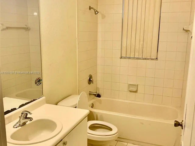 1662 SE 27th Dr # 100, Homestead FL 33035