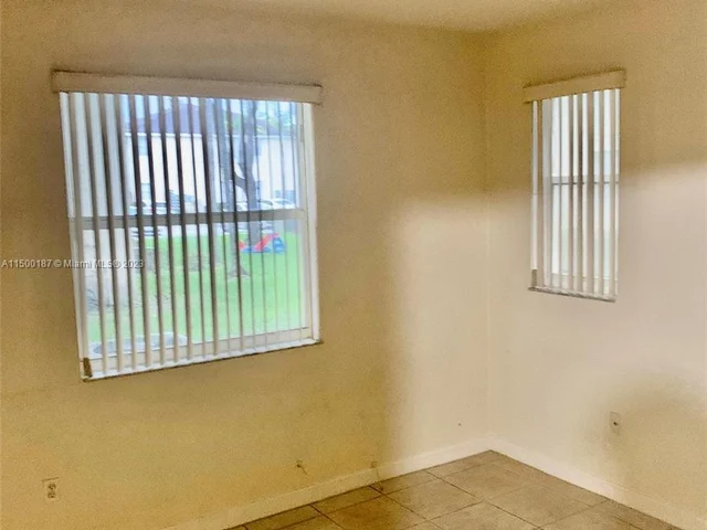 1662 SE 27th Dr # 100, Homestead FL 33035