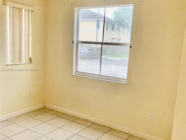 1662 SE 27th Dr # 100, Homestead FL 33035