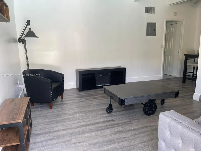 1975 NE 135th St # 2F, North Miami FL 33181