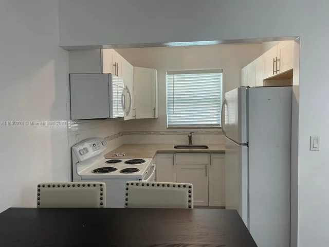 1975 NE 135th St # 2F, North Miami FL 33181