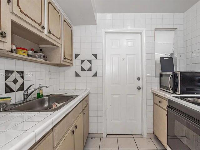 626 Meridian Ave # 12, Miami Beach FL 33139