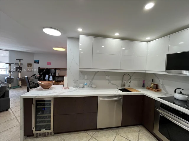 2750 NE 183rd St # 606, Aventura FL 33160