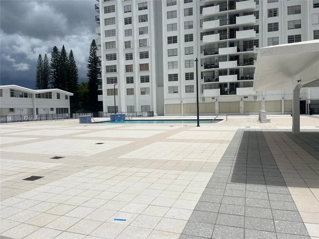 2750 NE 183rd St # 606, Aventura FL 33160