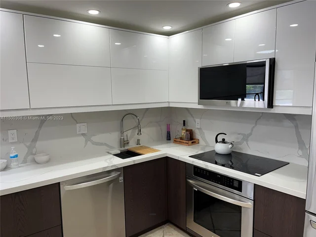 2750 NE 183rd St # 606, Aventura FL 33160