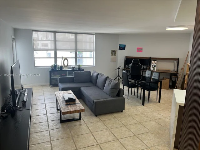 2750 NE 183rd St # 606, Aventura FL 33160