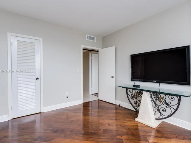 500 Bayview Dr # 1731, Sunny Isles Beach FL 33160