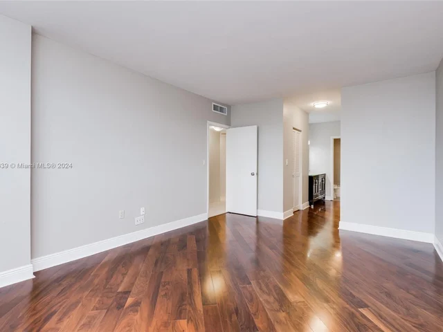 500 Bayview Dr # 1731, Sunny Isles Beach FL 33160