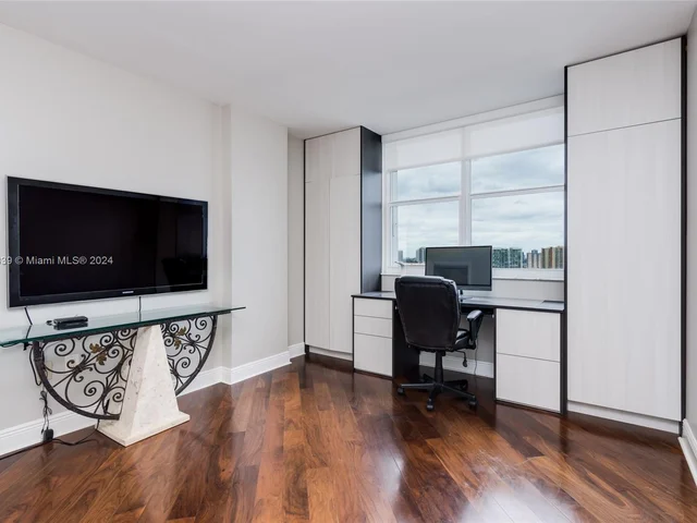 500 Bayview Dr # 1731, Sunny Isles Beach FL 33160