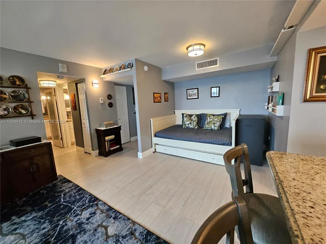 7135 Collins Ave # 1231, Miami Beach FL 33141