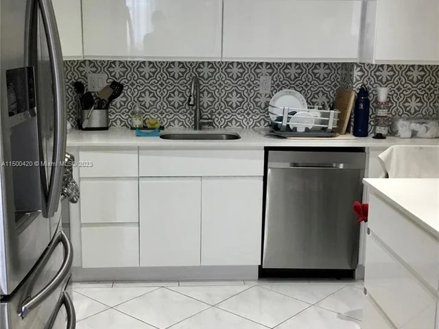 300 Bayview Dr # 905, Sunny Isles Beach FL 33160