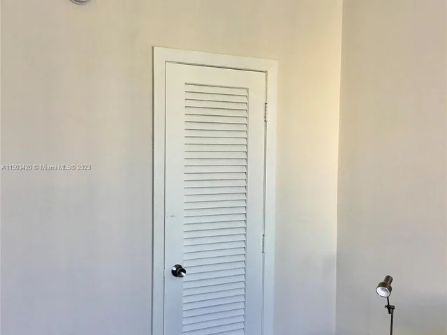 300 Bayview Dr # 905, Sunny Isles Beach FL 33160