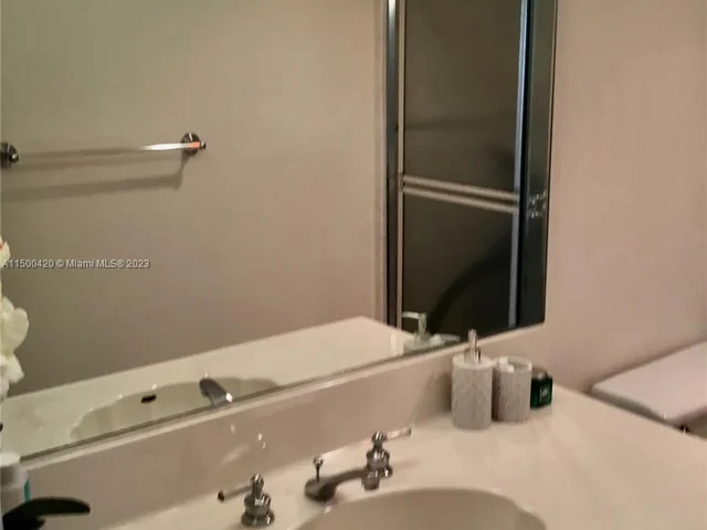 300 Bayview Dr # 905, Sunny Isles Beach FL 33160