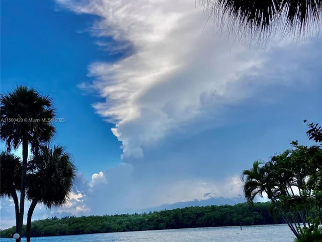 300 Bayview Dr # 905, Sunny Isles Beach FL 33160