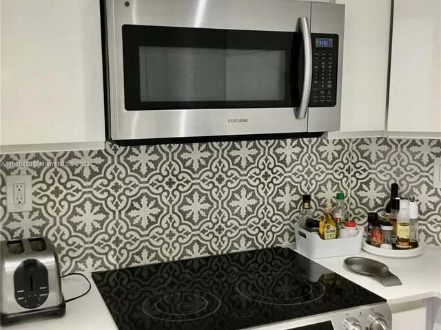 300 Bayview Dr # 905, Sunny Isles Beach FL 33160