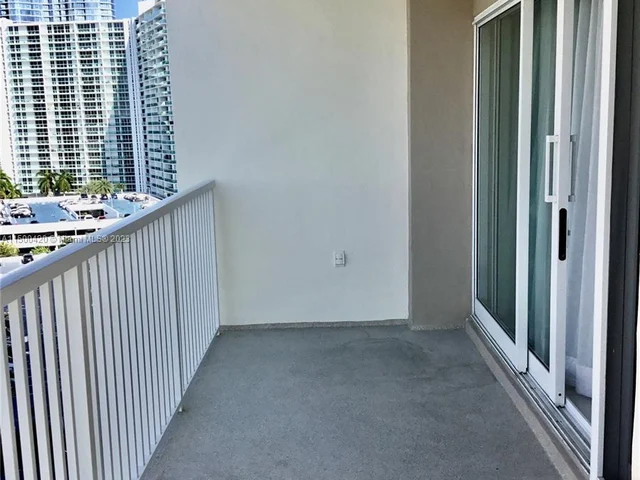 300 Bayview Dr # 905, Sunny Isles Beach FL 33160