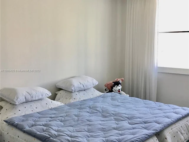 300 Bayview Dr # 905, Sunny Isles Beach FL 33160