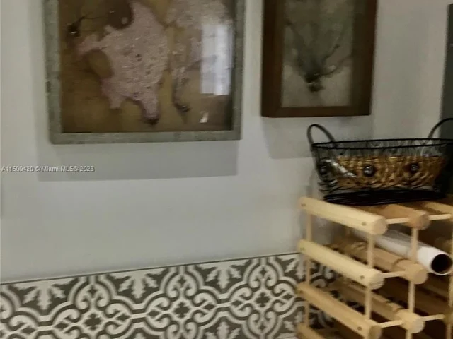 300 Bayview Dr # 905, Sunny Isles Beach FL 33160