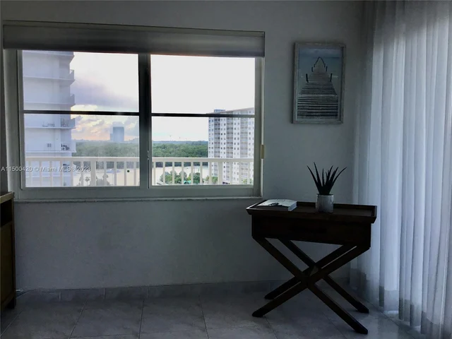 300 Bayview Dr # 905, Sunny Isles Beach FL 33160